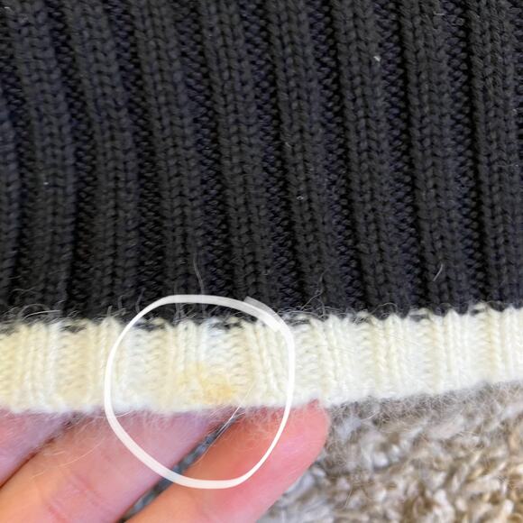 Quacker Factory Sz 1X Holiday Cardigan w Embroidered & Beaded Snowflakes Flaws - Picture 12 of 16